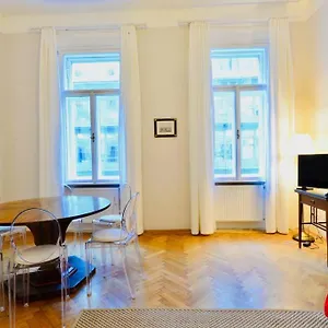 Beautiful Viennese Flat In The Centre Apartamento