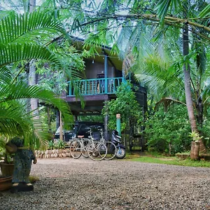 Passion Ray & Tree Hut , Sigiriya Sri Lanka